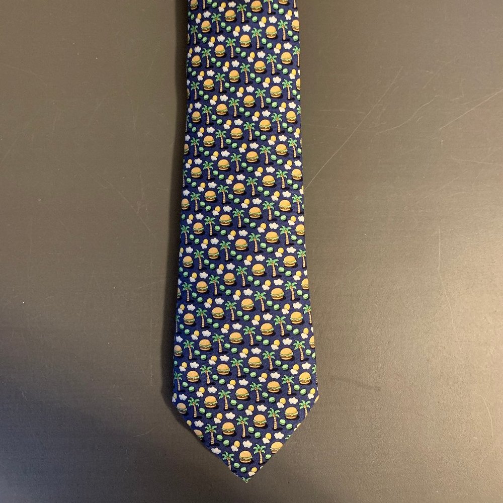 Vineyard Vines Burger in Paradise Tie